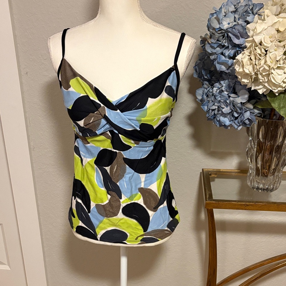 Tankini top with adjustable straps. Estimated size XL.